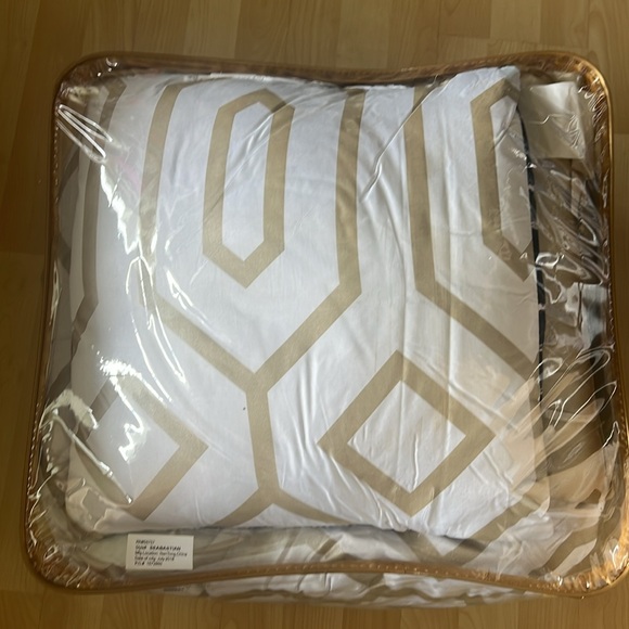 NWT Roam 5 Piece Reversible Comforter Set Full/Queen - Picture 4 of 5